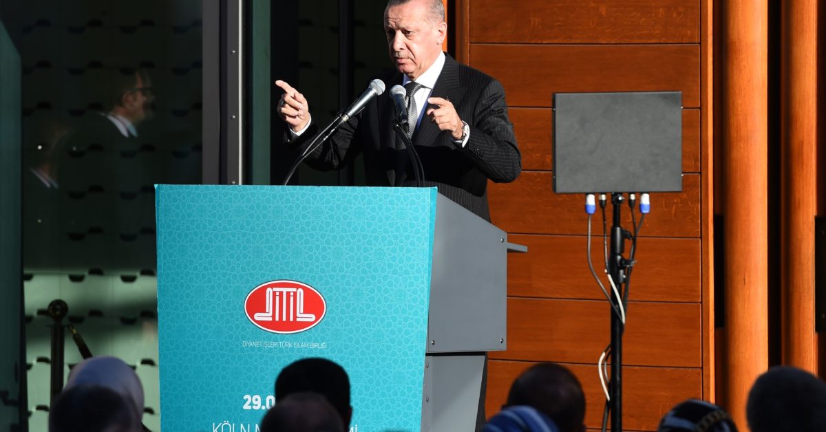 تركيا.. تجسس "أردوغان" على معارضيه فى بولندا