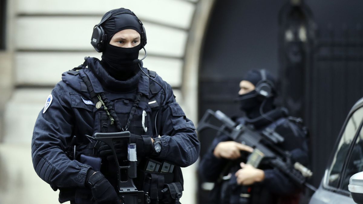 مكافحة الإرهاب - ترحيل الأشخاص المسجلين على قوائم التطرف في فرنسا