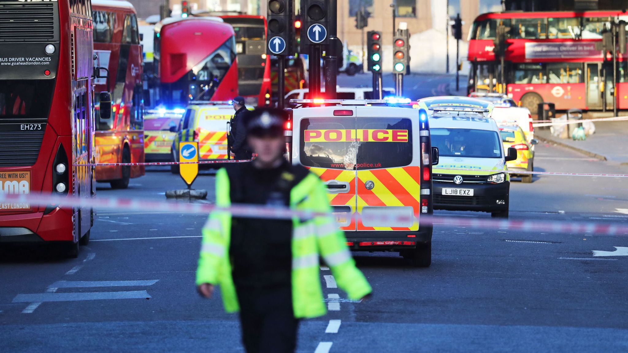مكافحة الإرهاب في بريطانيا، ثغرات أمنية في متابعة المتطرفين